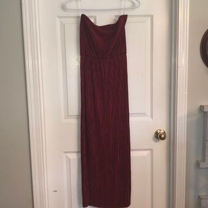 Red sleeveless dress.